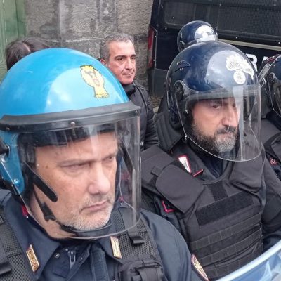 disoccupati napoli repressione polizia