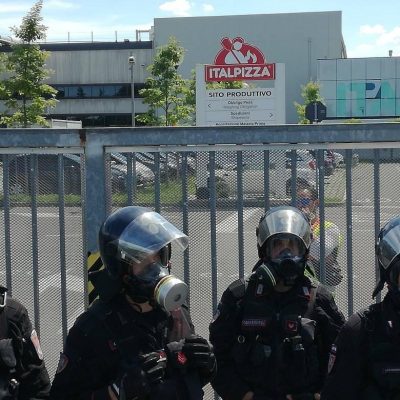 italpizza modena polizia gas maschere
