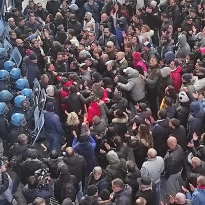 napoli disoccupati polizia