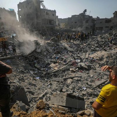 epa10952981 Palestinians search for bodies and survivors among the rubble following Israeli airstrikes on Al Falouja in Jabalia town, northern Gaza, 01 November 2023. More than 8,500 Palestinians and at least 1,400 Israelis have been killed, according to the IDF and the Palestinian health authority, since Hamas militants launched an attack against Israel from the Gaza Strip on 07 October, and the Israeli operations in Gaza and the West Bank which followed it.  EPA/MOHAMMED SABER