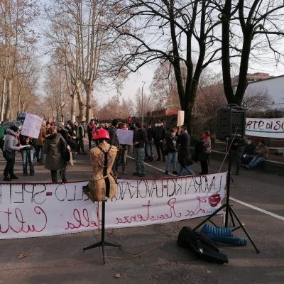 piacenza spettacolo lavoratori presidio