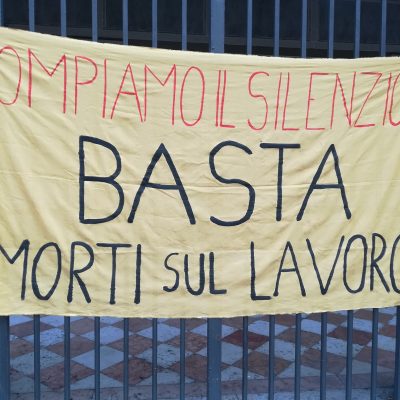 salute sicurezza morti profitto striscione 3