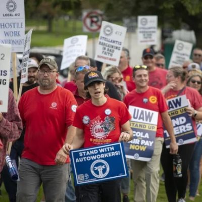 stellantis-united-auto-workers-members-and-supporters-rally