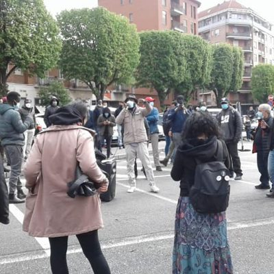 torino immigrazione protesta questura 1